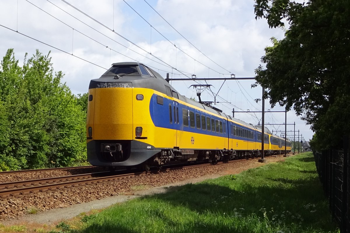 On 19 April 2019 NS 4046 speeds through Wijchen with a Zwolle-bound IC-service.