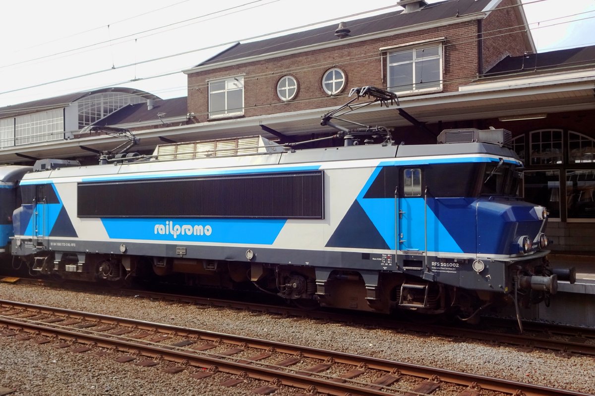 On 19 July 2018, RailPromo 101002 stands at Amersfoort.