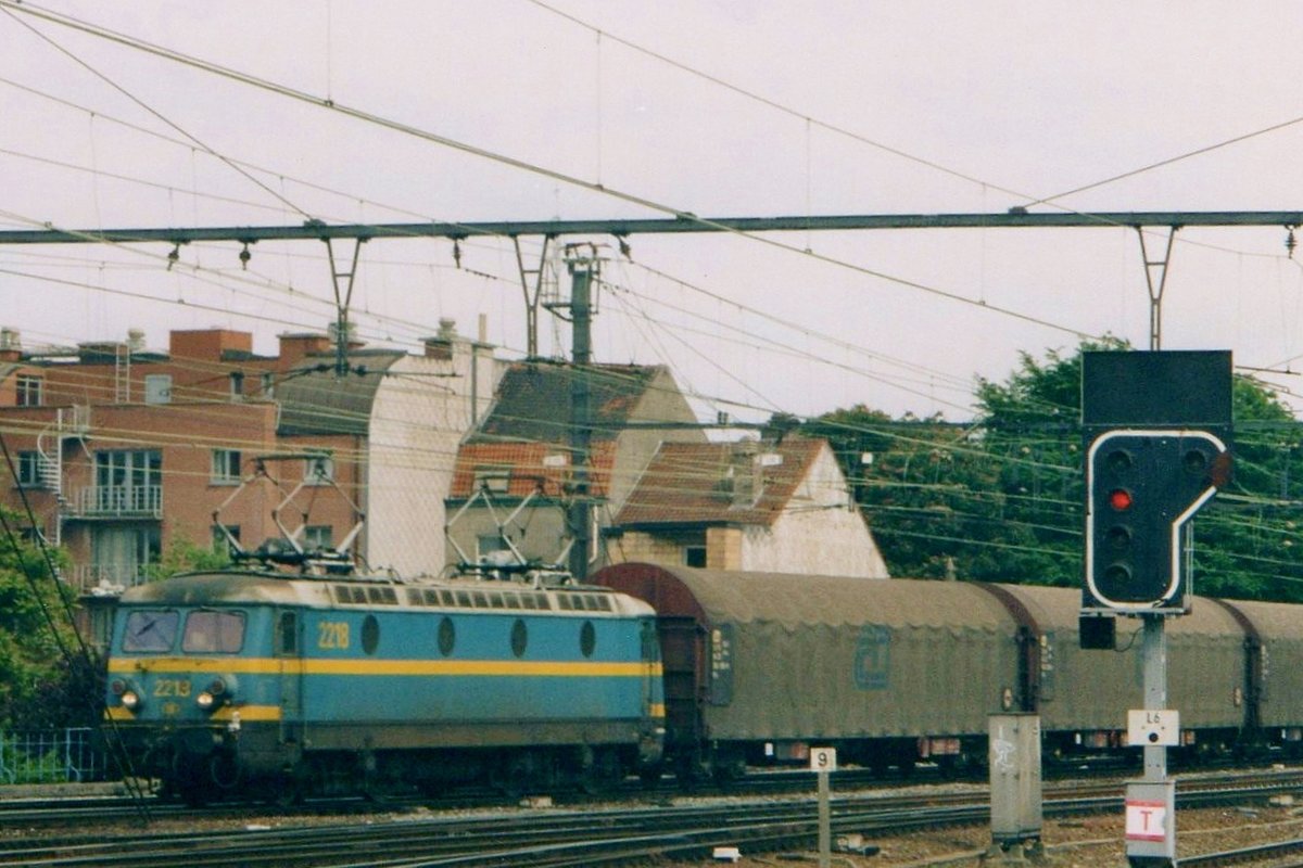 On 19 September 2004 NMBS 2218 hauls a steel train through Gent Sint-Pieters.