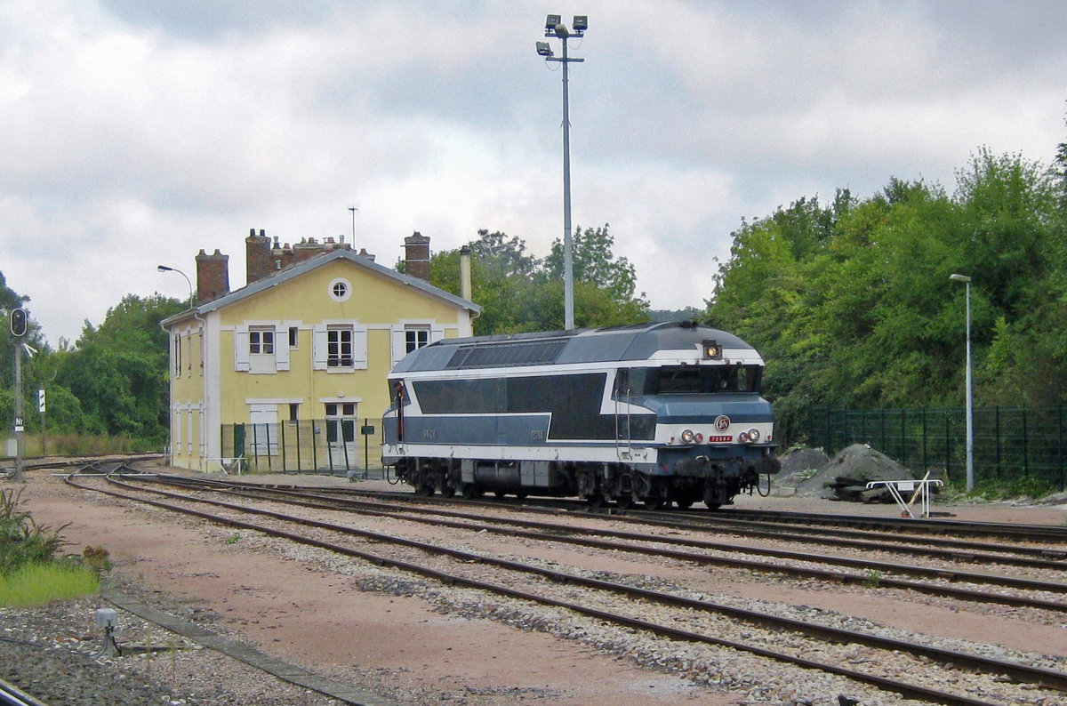 On 19 September 2011, CC 72084 stands at Longueville. 