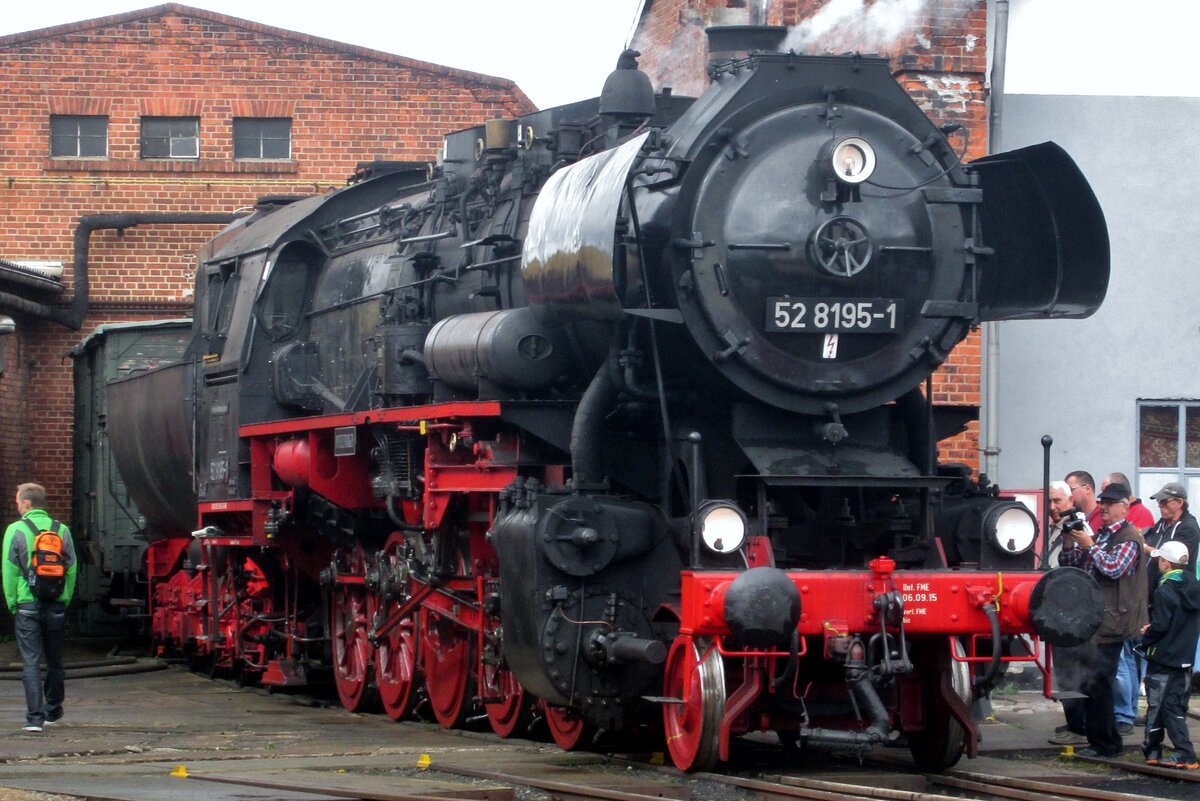 On 19 September 2015 Nürnberger ReKo-Kriegslok 52 8195 was guest in the Traditionsbw Arnstadt.