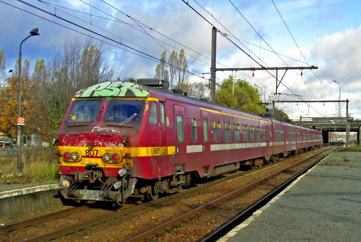 On 19 September 2016 NMBS 807 calls at Antwerpen=Noorderdokken.