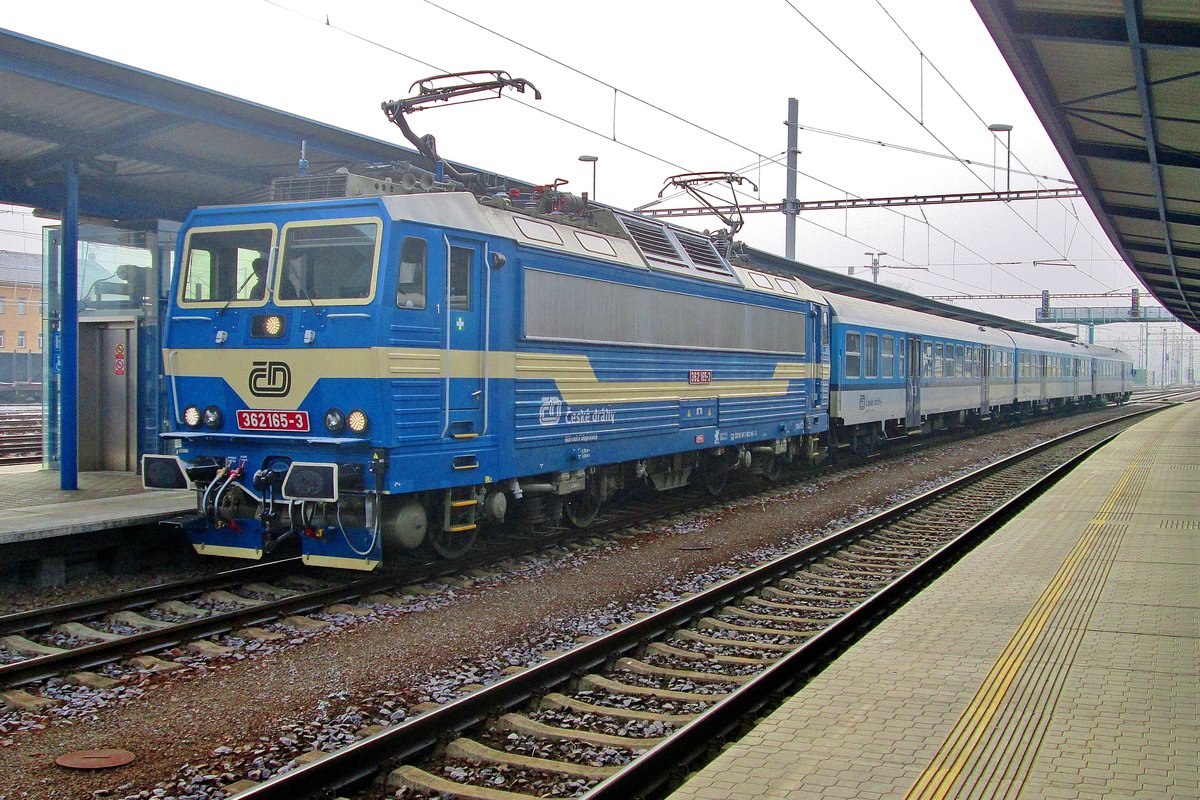 On 2 January 2017 CD 362 165 stands in Breclav.