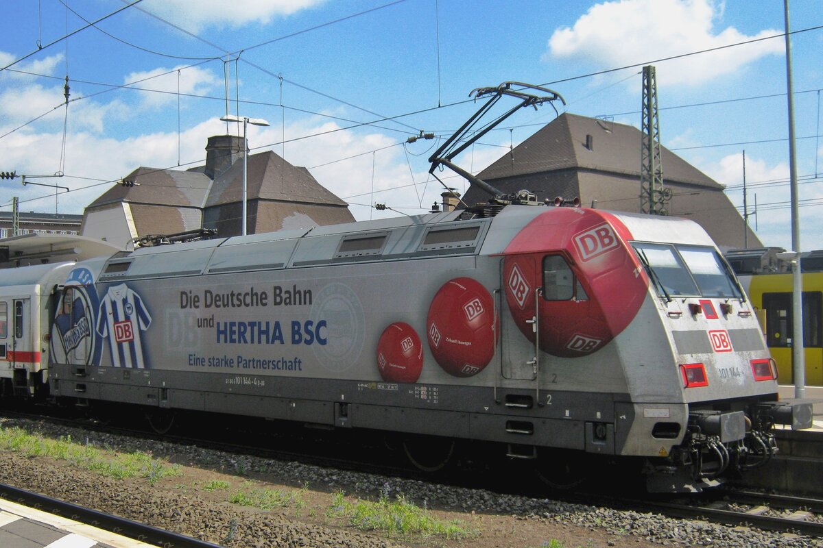 On 2 June 2012 DB 101 144 advertises the DB sponsorship with soccer team Hertha BSC at Koblenz Hbf.