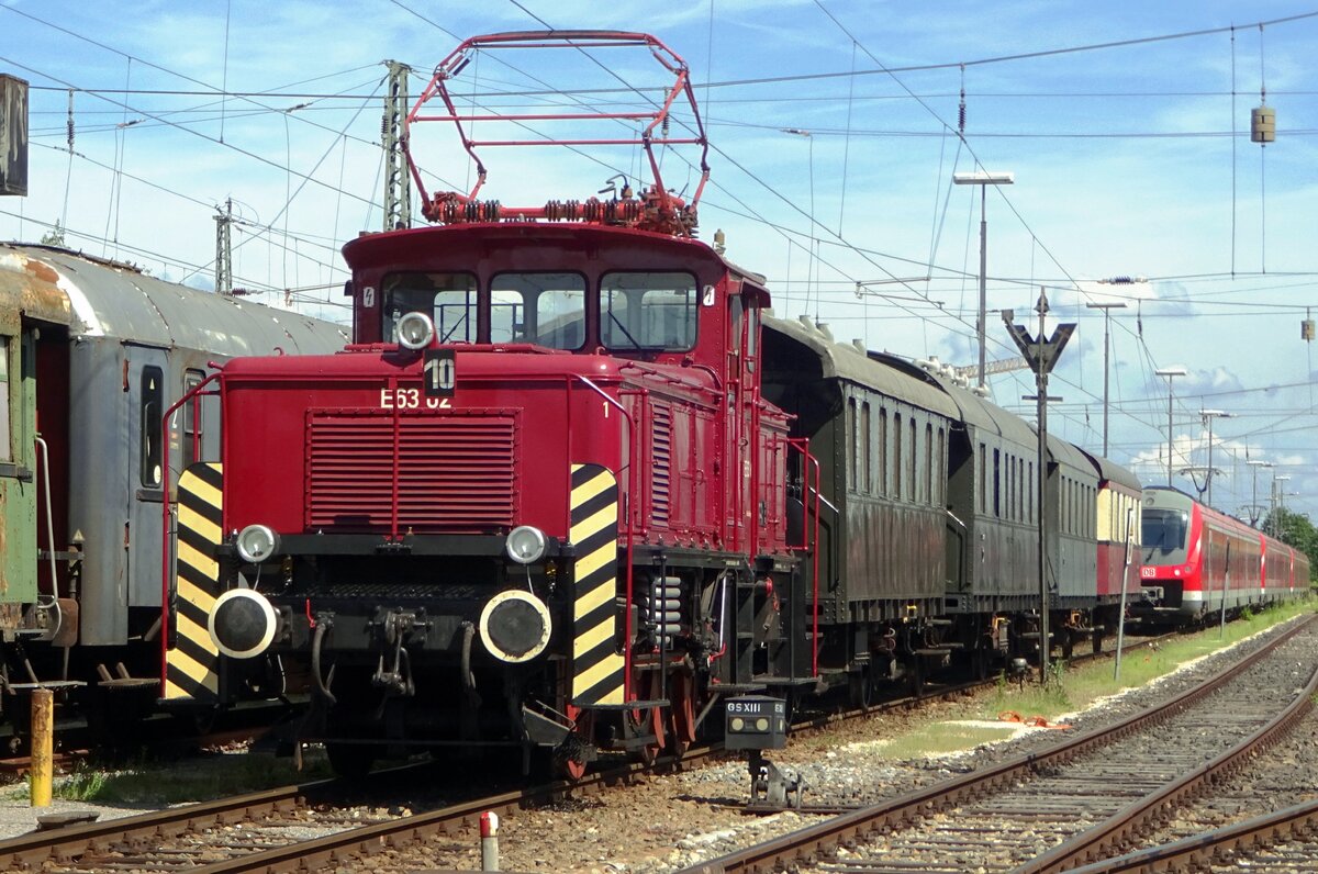 On 2 June 2019 E 63 02 stands at Nördlingen, reflecting old times, when shunting electrics like E 63 were active at the sidings of many railway stations in Bavaria.