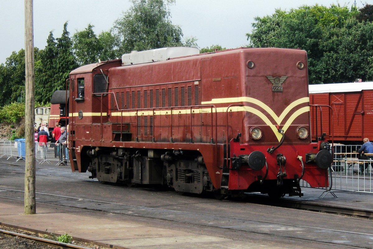 On 2 September 2012, former NS 2299 catches a drizzle at the VSM headquarters of Beekbergen.