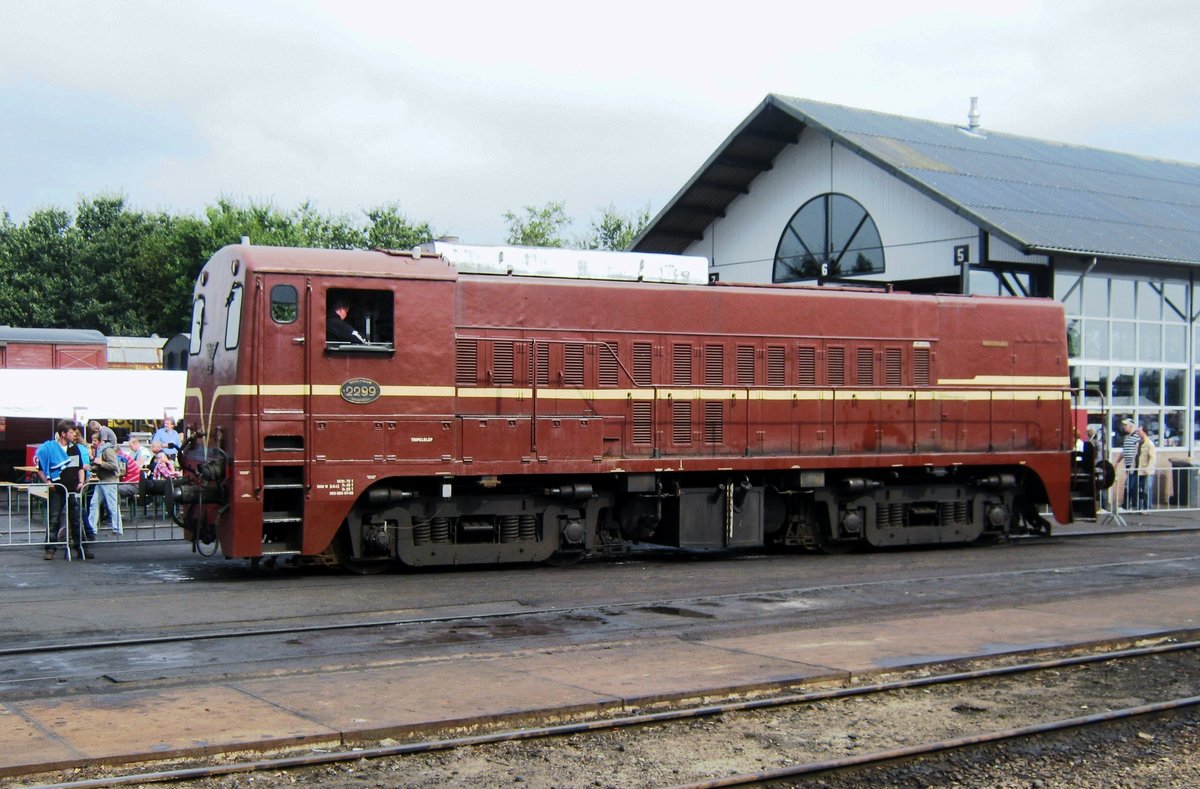 On 2 September 2012, former NS 2299 catches a drizzle at the VSM headquarters of Beekbergen.
