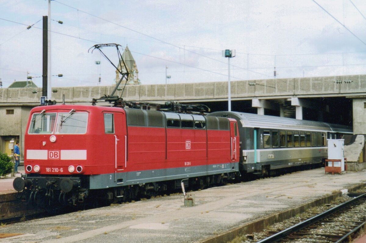On 20 May 2004 DB 181 210 leaves Metz-Ville with CoRail stock to form an EC to Frankfurt-am-Main Hbf via Saarbrücken, Mannheim and Stuttgart.