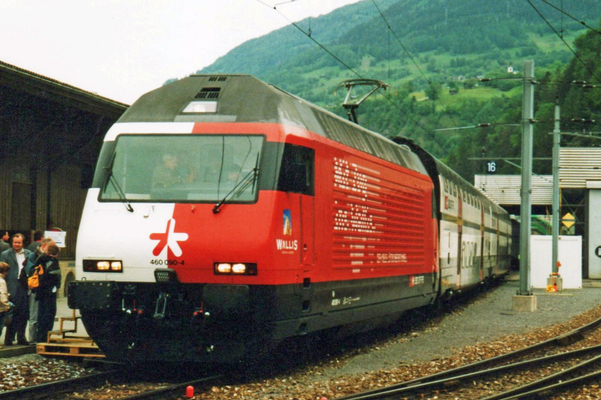 On 20 May 2006 advertiser 460 090 stands in brig.