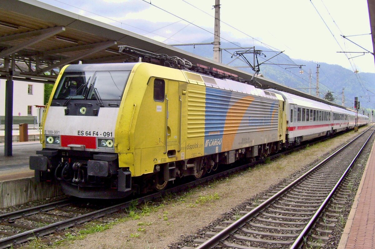 On 20 May 2010 EuroCity 88 Verona to München calls at Wörgl with 189 991 leading -due to the delayed acceptance og ÖBB Class 1216 in Italy, these trains had to be hauled by rented Class 189s from Dispolok.