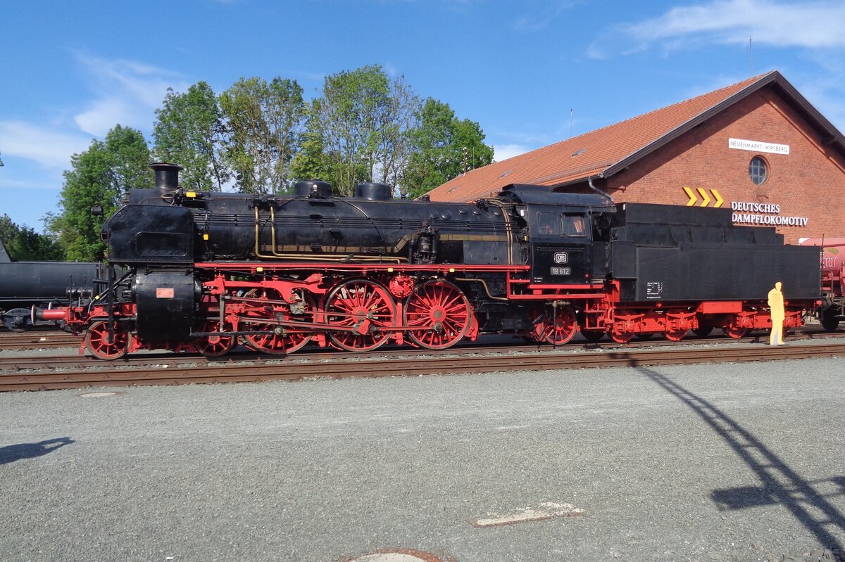On 20 May 2019 DB 18 612 was placed outside the loco shed of the DDM in Neuenmarkt-Wirsberg due to the centenary of the Bavarian Class S 3/6 in one of the very rare instances that see 18 612 leave the shelter of the shed. 