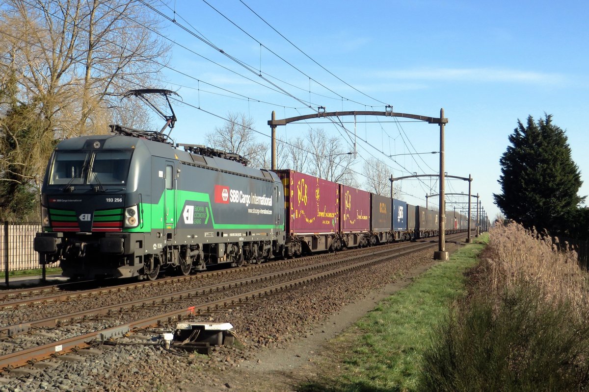 On 21 February 2021 SBBCI 193 256 speeds through Hulten, hauling the GTS container shuttle.