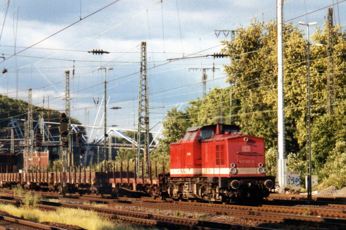 On 21 May 2005, DBC 203 505 hauls a freight through Köln West.