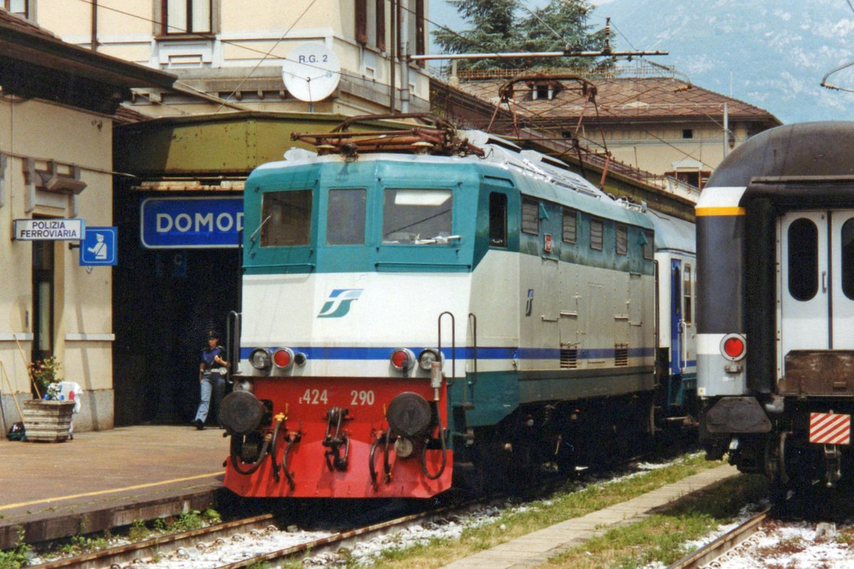 On 21 May 2006 FS 424 290 stands in Domodossola.