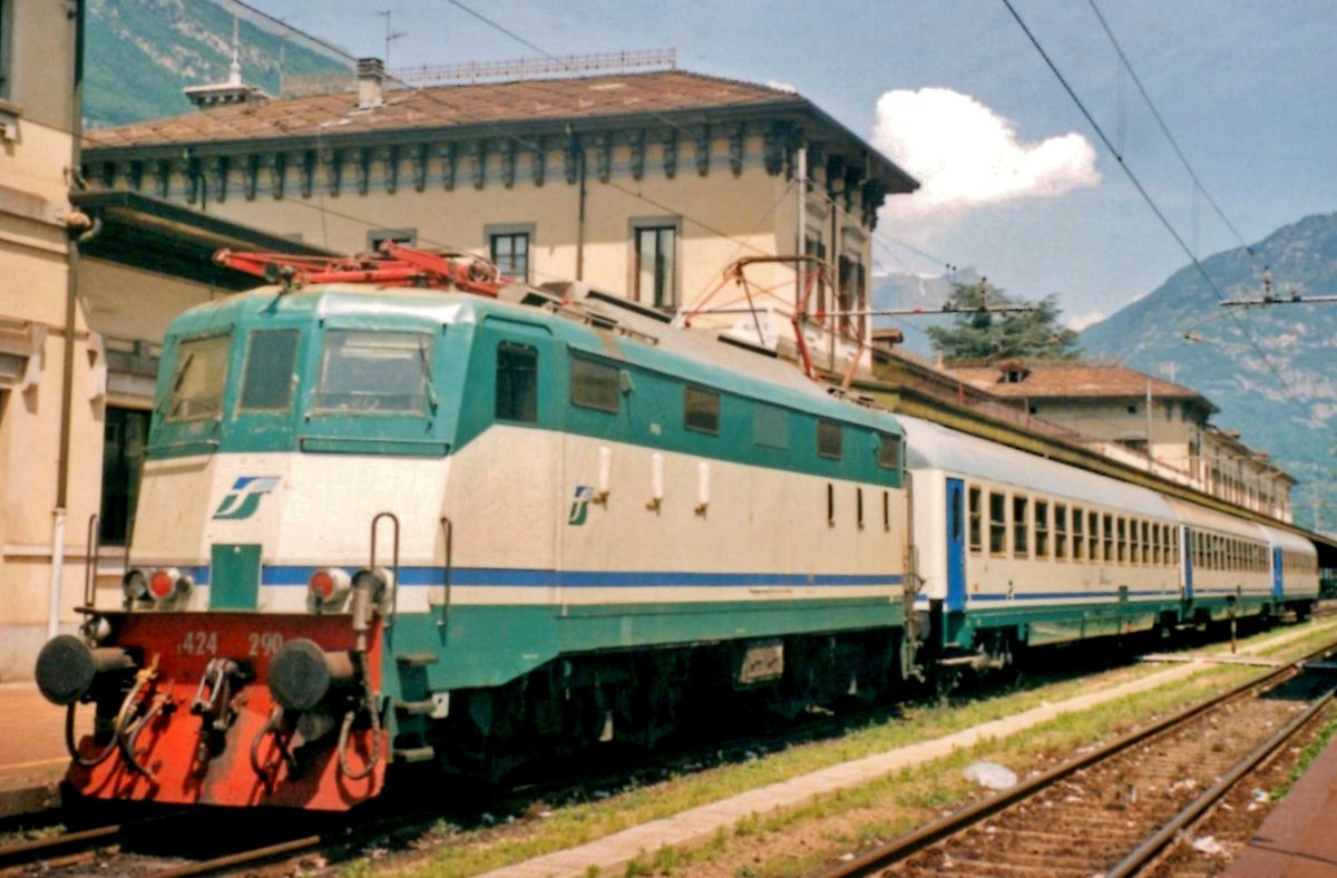 On 21 May 2006 FS 424 290 stands in Domodossola.