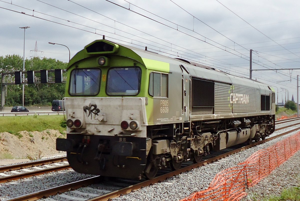 On 21 May 2014 CapTrain 6609 runs solo through Antwerpen Luchtbal.