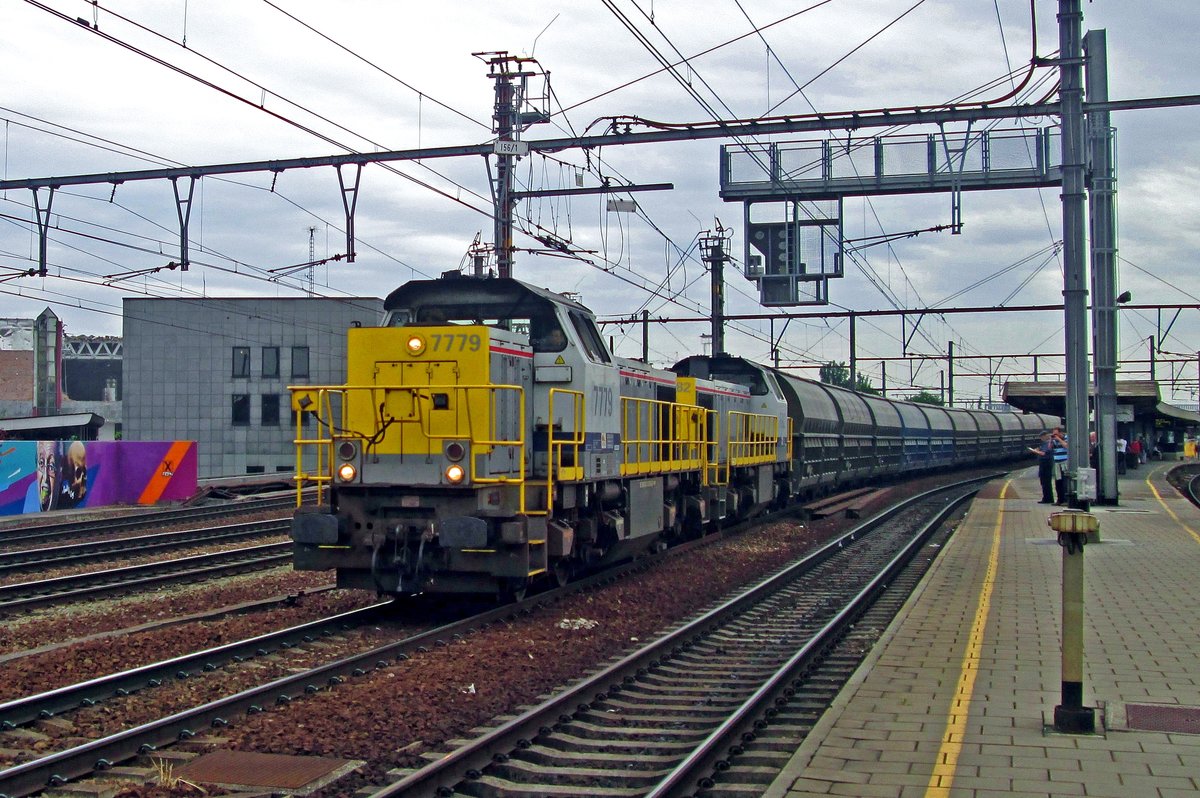 On 21 May 2014 one of many zinc ore trains from Budel passes Antwerpen-Berchem with 7779 leading.