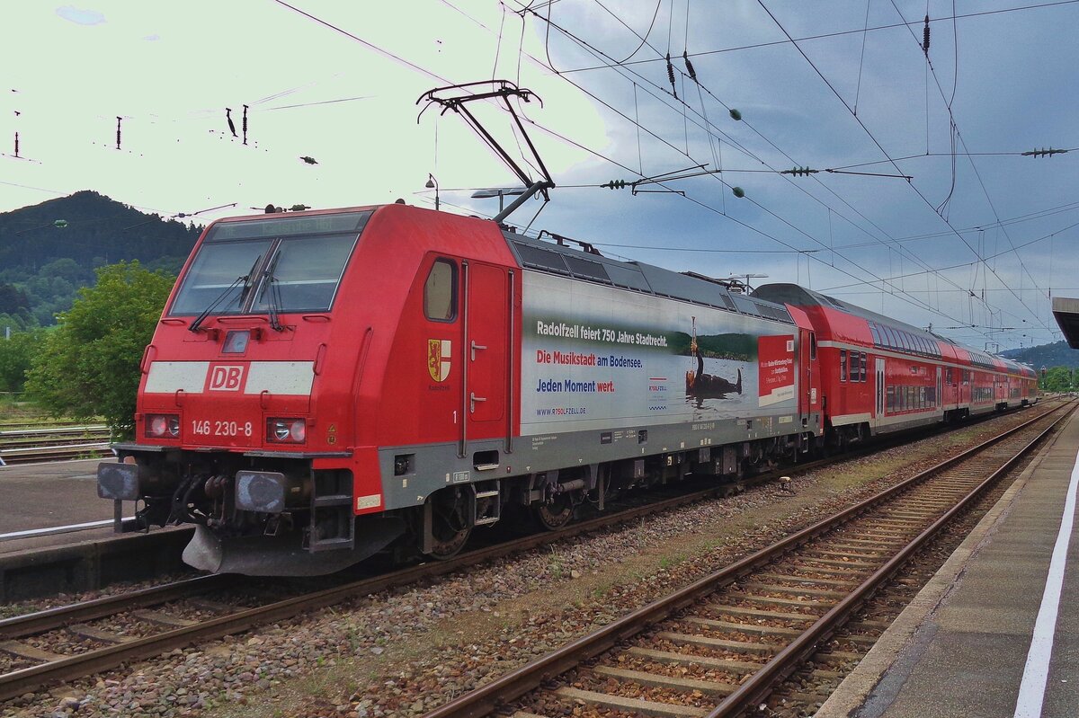 ON 21 May 2018 another DB Regio advertiser, 146 230, quits Hausach. 