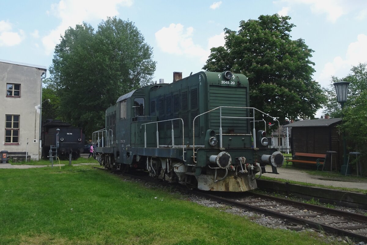 On 21 May 2023 not so well coloured 2045.20 stands in the Heizhaus Strasshof. Class 2045 were the first ÖBB Diesel locomotives for main line duties and used license build GM motors for traction. 