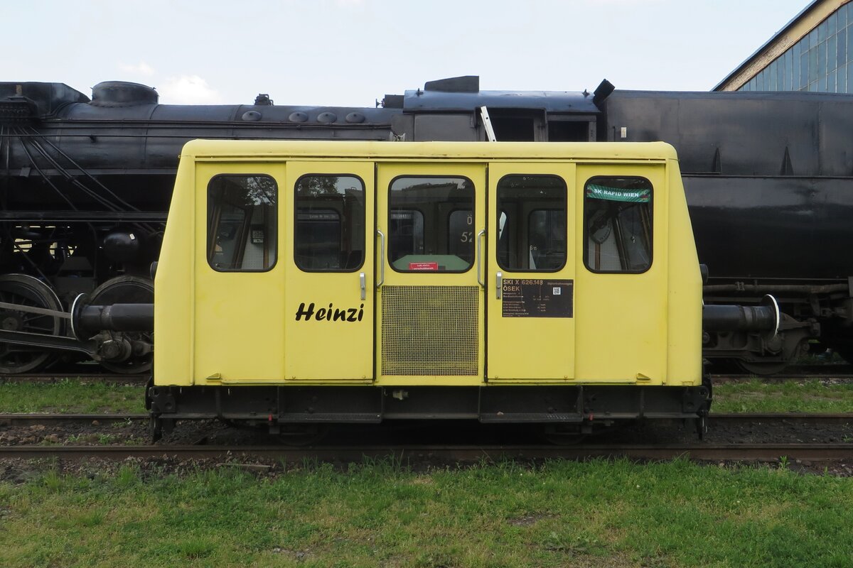 On 21 May 2023 X 626-148 stands in the Heizhaus Strasshof.