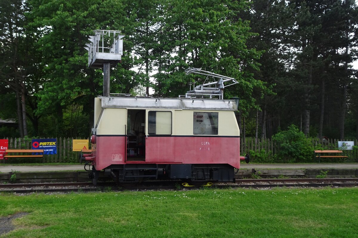 On 21 May 2023 X 512-08 stands in the Heizhaus Strasshof.