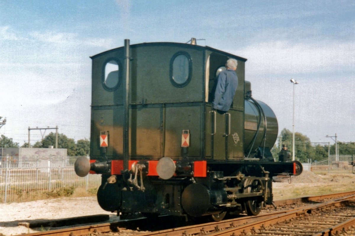On 21 October 2005, SSN at Rotterdam still owned fireless steam loco 6326, that is seen here at Rotterdam Noord Goederen, homebase of the SSN -yet. There are rumours of urban planning schemes that might convert the home base of SSN into a new residential area.