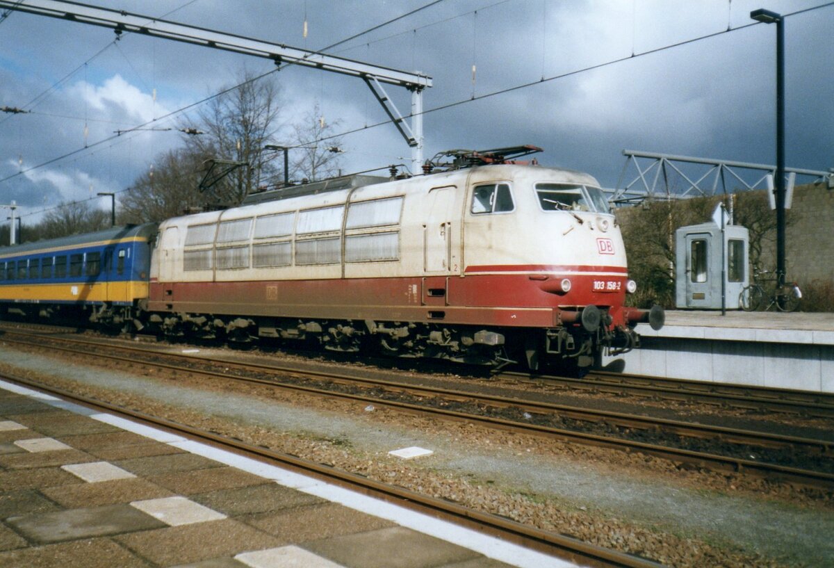 On 22 April 1998 DB 103 158 stands ready for departure at Venlo with an international train from Eindhoven to Cologne. Until the end of May 1999, every two hours, Dutch ICR coaches could be seen departing from Venlo into Germany with a Class 103.