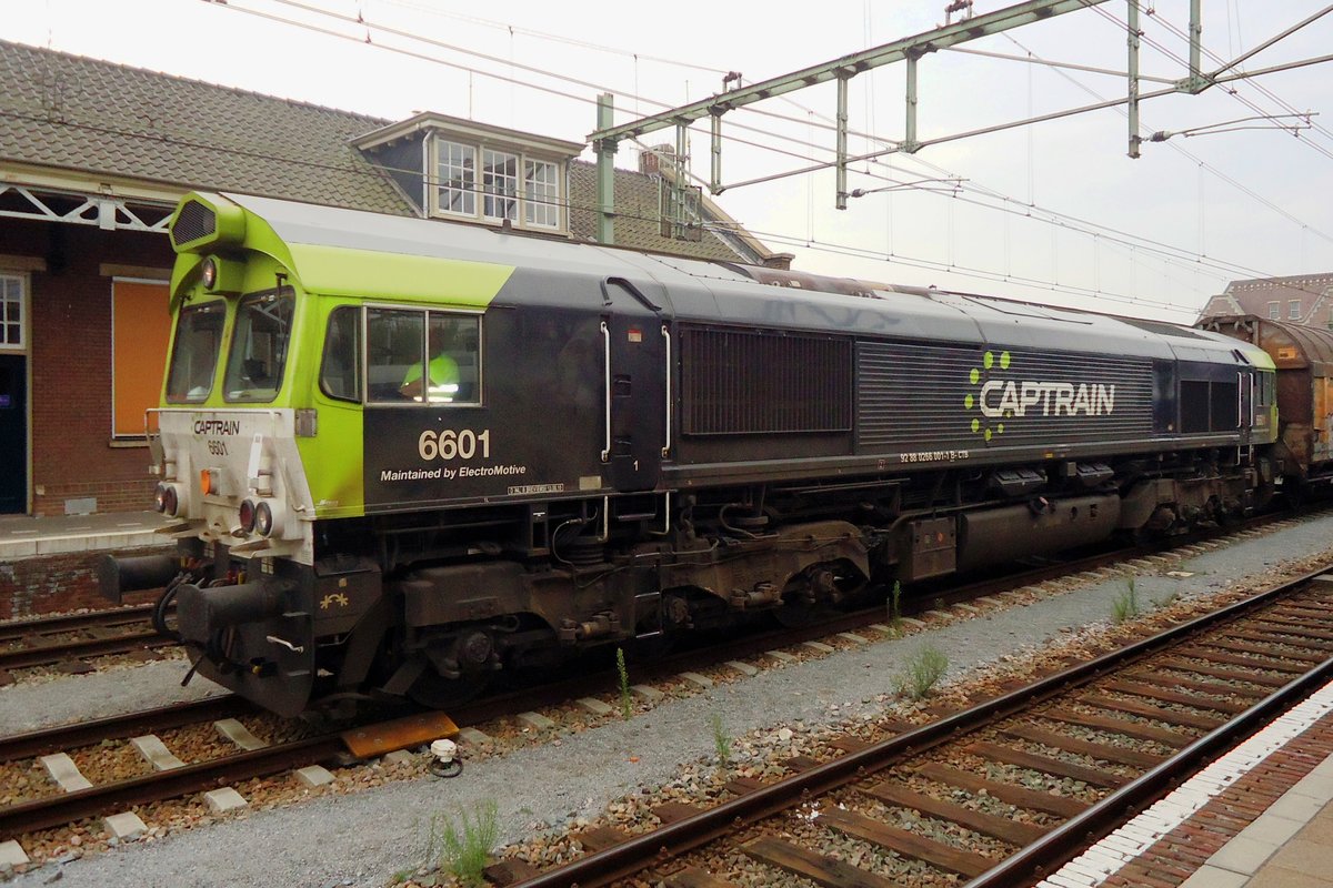 On 22 August 2012 CapTrain 6601 paid Roosendaal a visit while hauling one of the last tobacco trains from Bergen-op-Zoom.