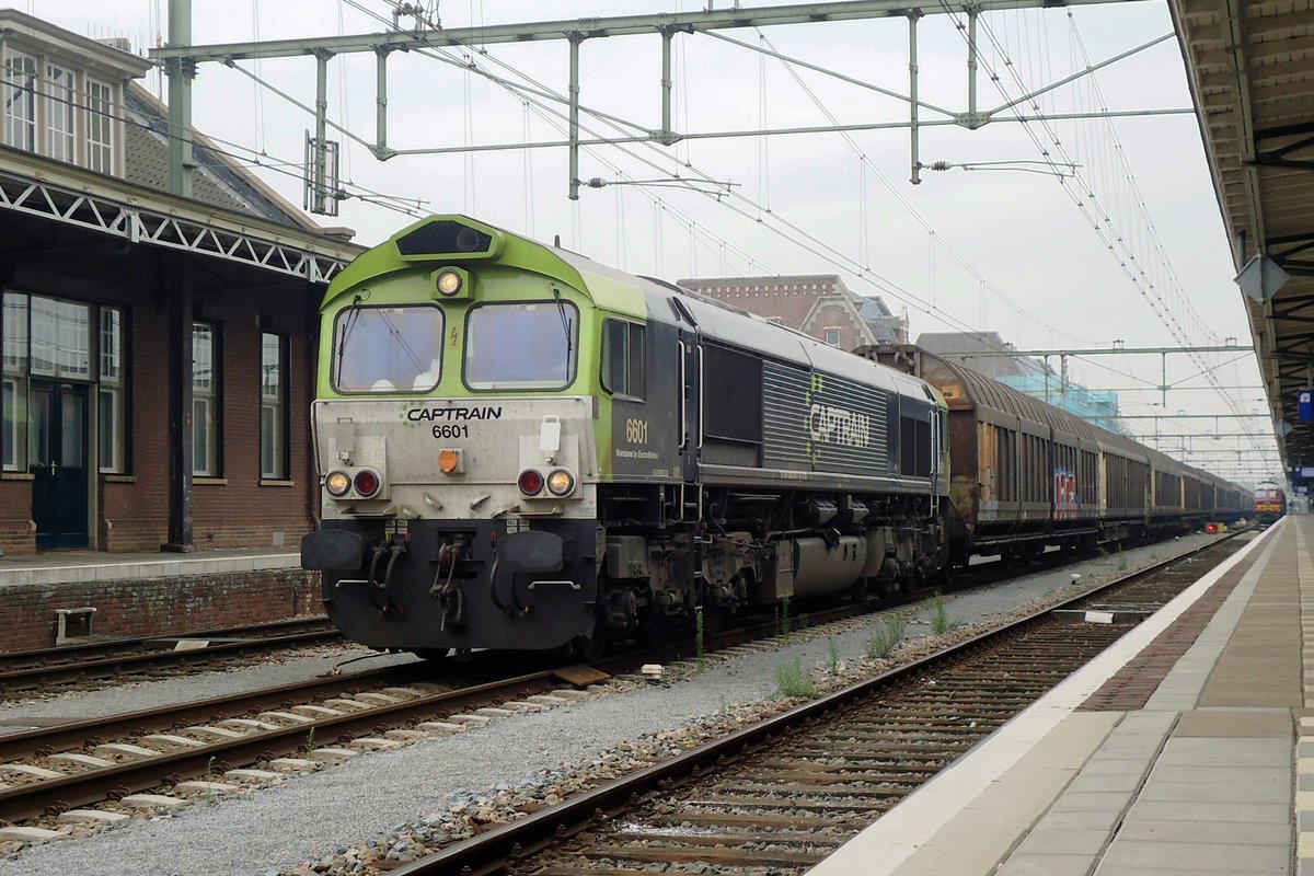 On 22 August 2012 CapTrain 6601 paid Roosendaal a visit while hauling one of the last tobacco trains from Bergen-op-Zoom.