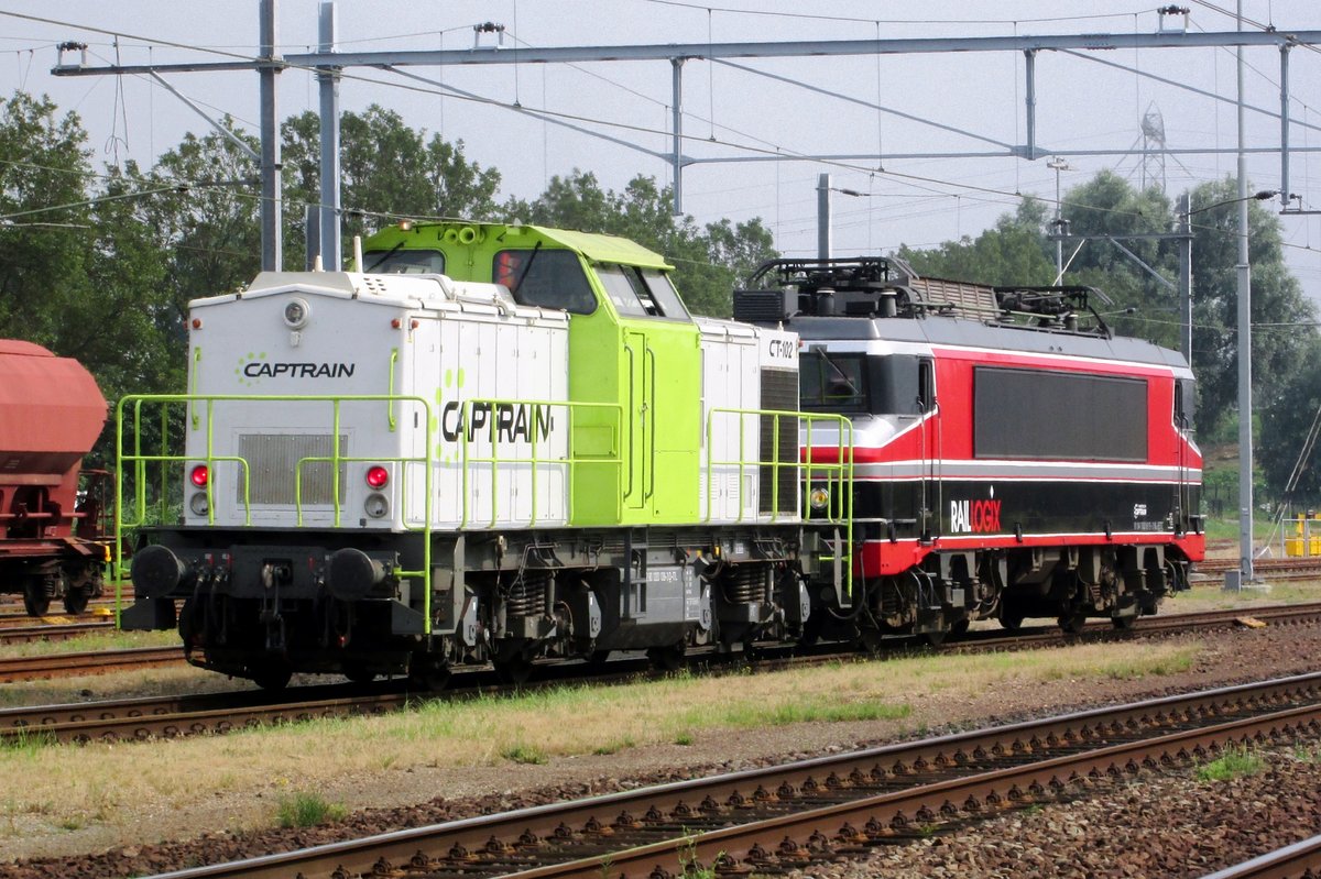 On 22 July 2016 CapTrain 203-102 shunts 1619 at Lage Zwaluwe.