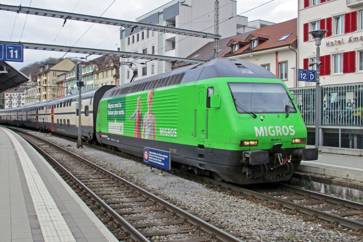 On 22 March 2017 SBB 460 080 is seen at Olten, wearing her -at least- thrid advertising livery.