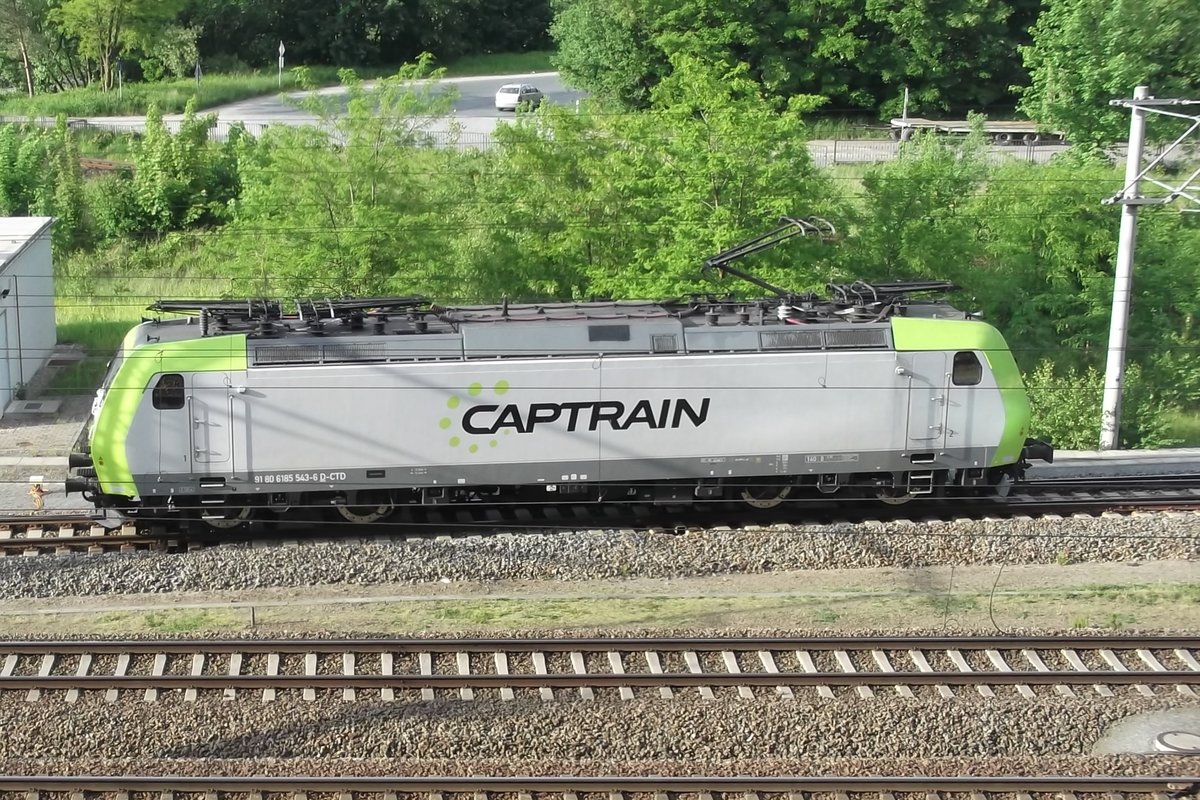 On 22 May 2015 CapTrain 185 543 waits for new tasks at Bad Schandau.
