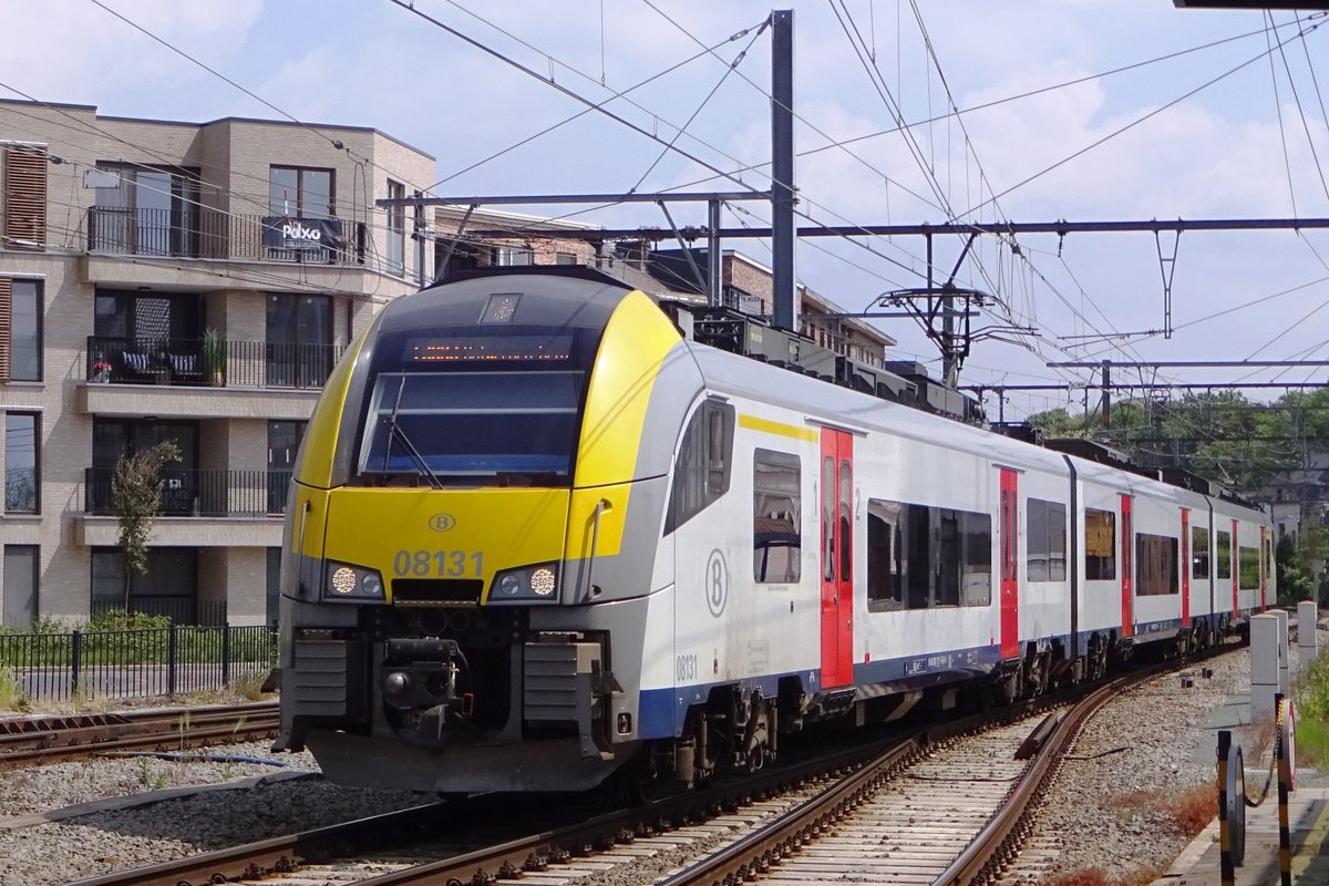 On 22 May 2019, NMBS 08 131 enters Lier. 