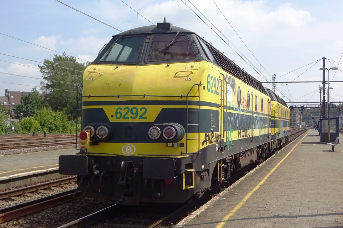 On 22 May 2019 NMBS 6292 thunders through Lier.