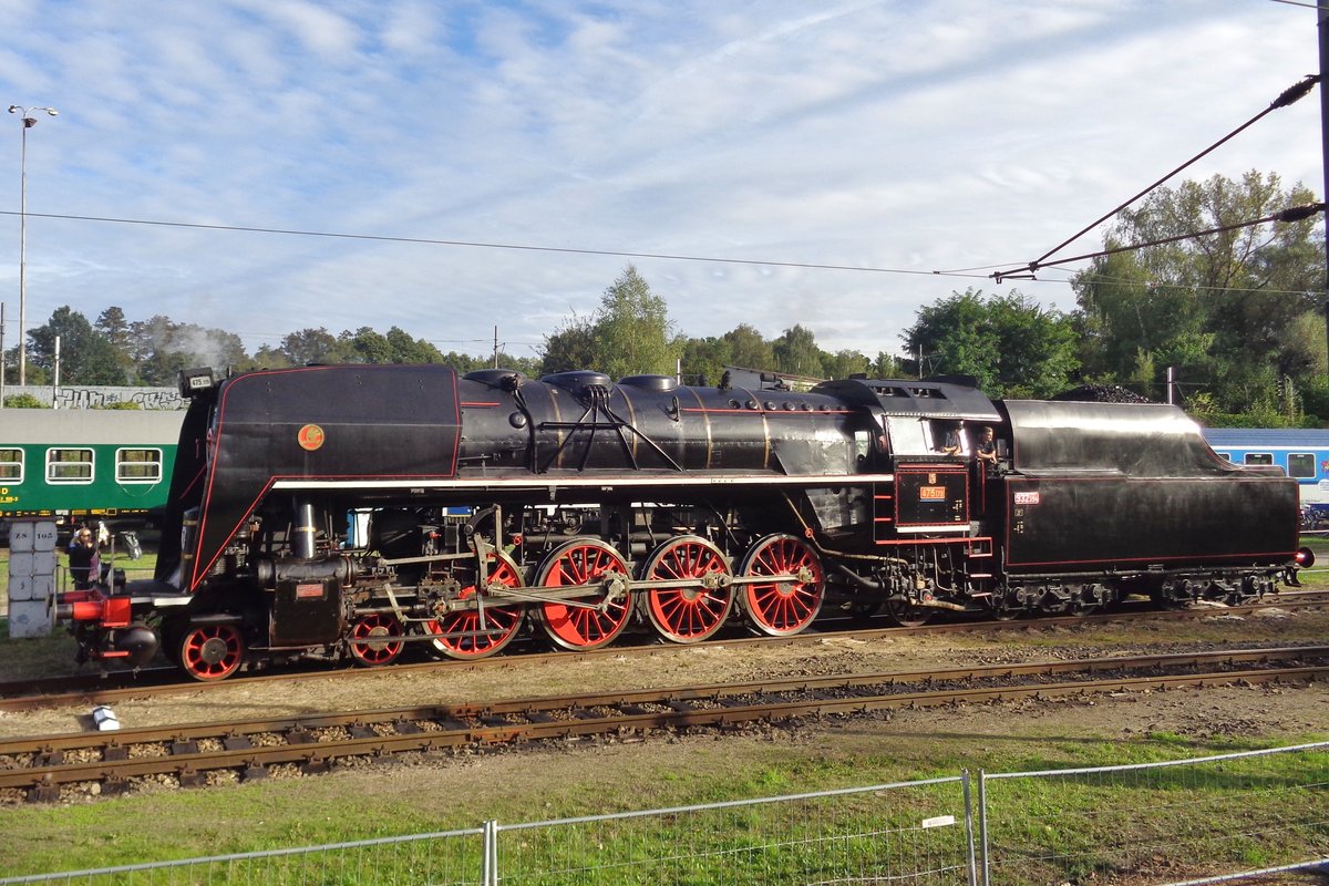 On 22 september 2018, Countess 475.179 shows herself at the works in Ceske Budejovice.