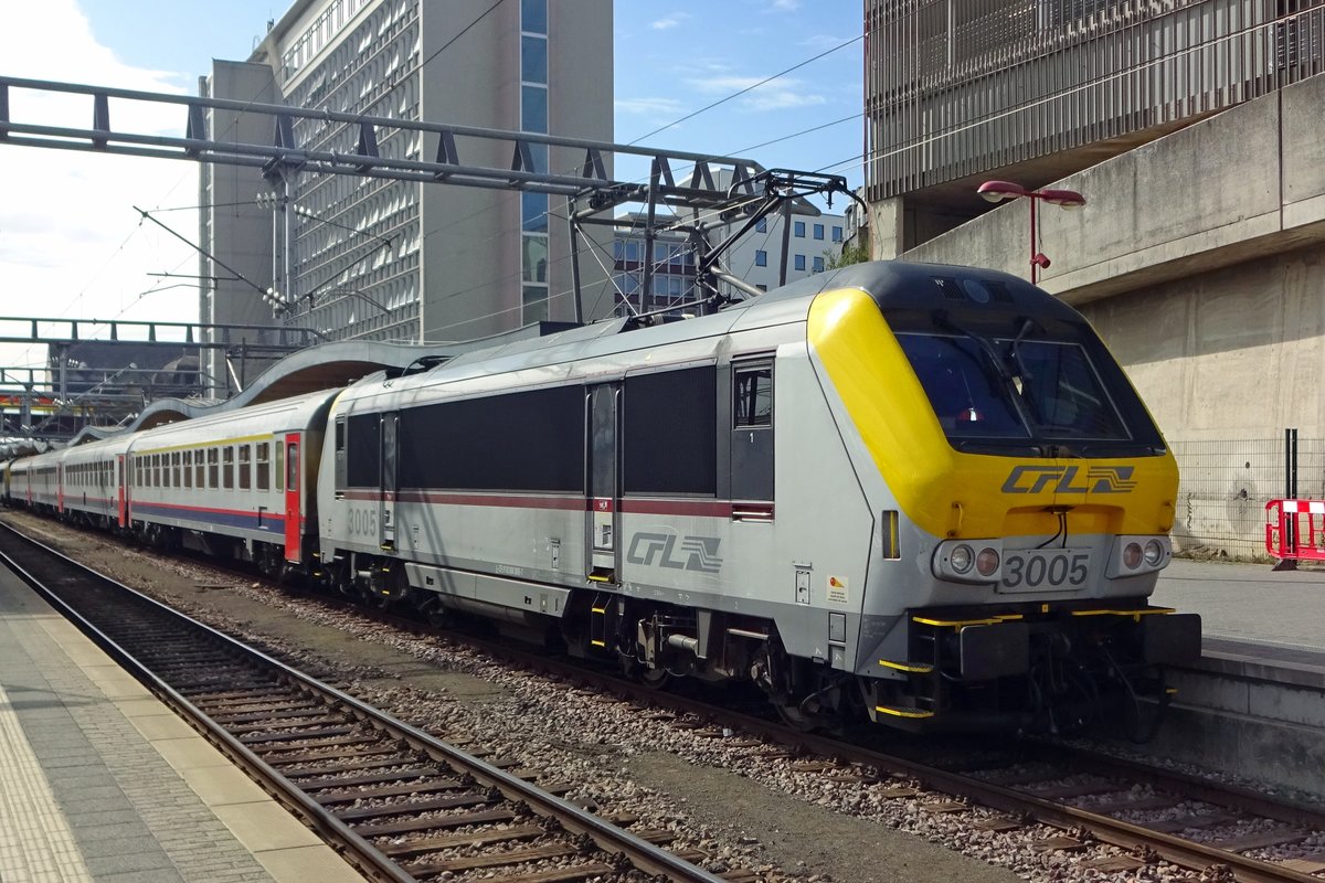 On 22 September 2019, CFL 3005 stands with a service to Kautenbach and Liége in Luxembourg. 