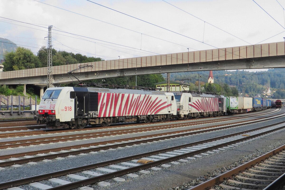 On 22 September 2021 Lokomotion 189 918 enters Kufstein with an intermodal service.