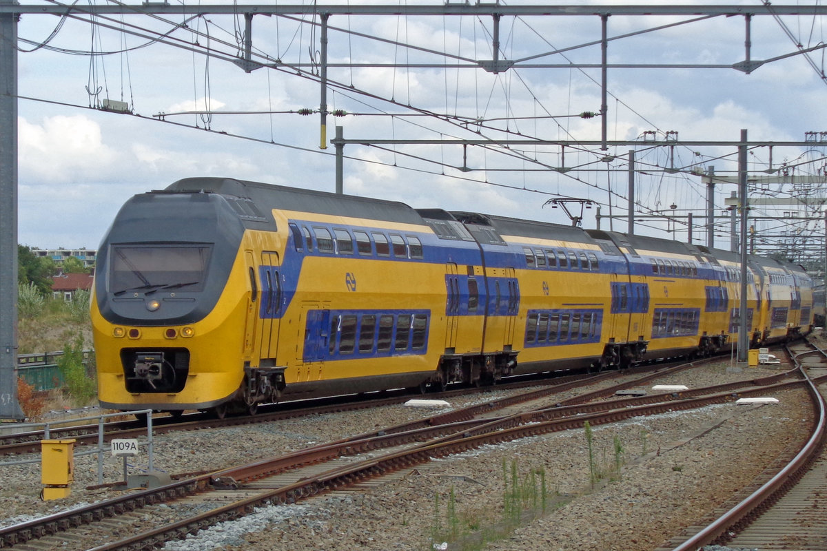 On 23 August 2016 NS 9586 is about to call at Breda.