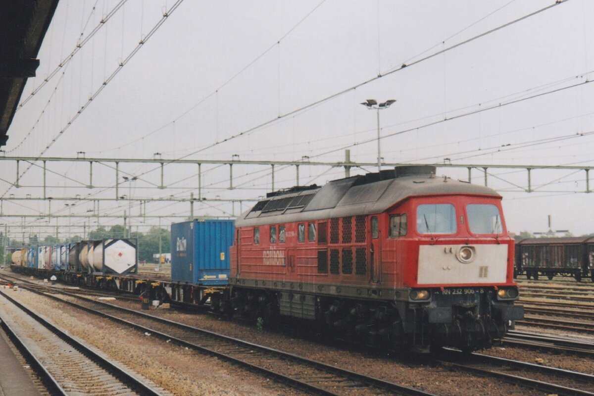 On 23 January 2003 RaiLioN 232 908 stands in NIjmegen.