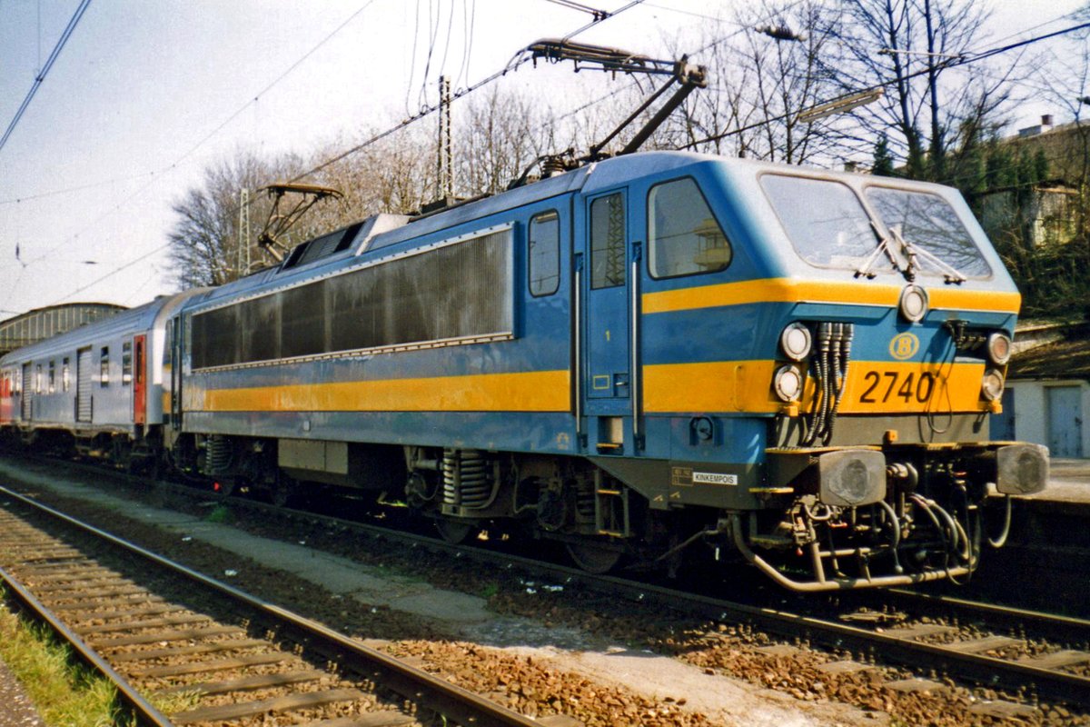 On 23 July 1998 NMBS 2740 gets coupled on the Int.424 (Köln)-Aachen--Oostende at Aachen  Hbf, where she takes over the place of a DB 101.