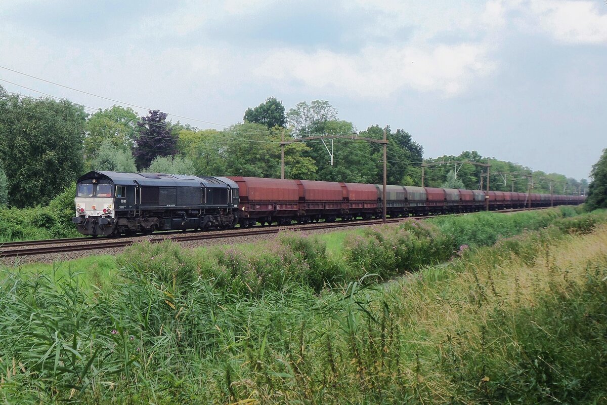 On 23 July 2016 HGK/RheinCargo DE 683 hauls a coal train through Dordrecht-Zuid.