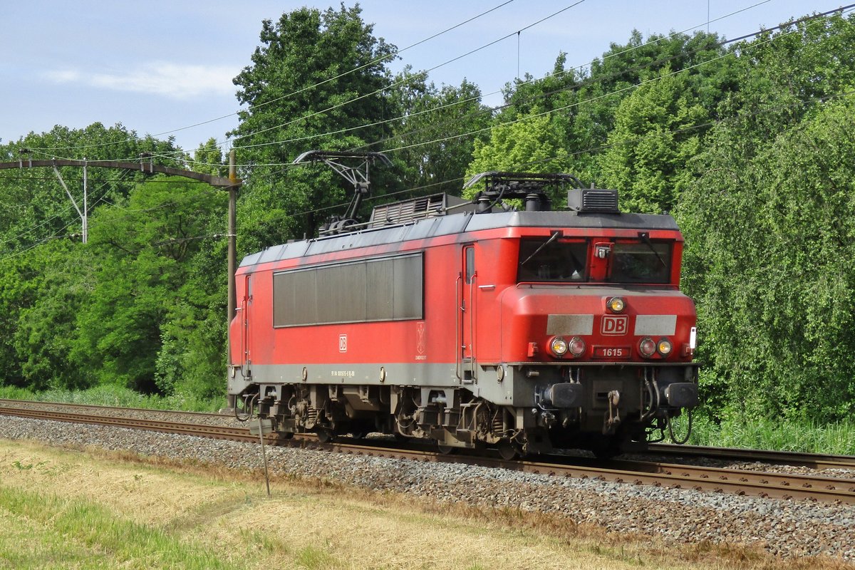 On 23 July 2018 former NS 1615 runs light through Dordrecht Zuid.