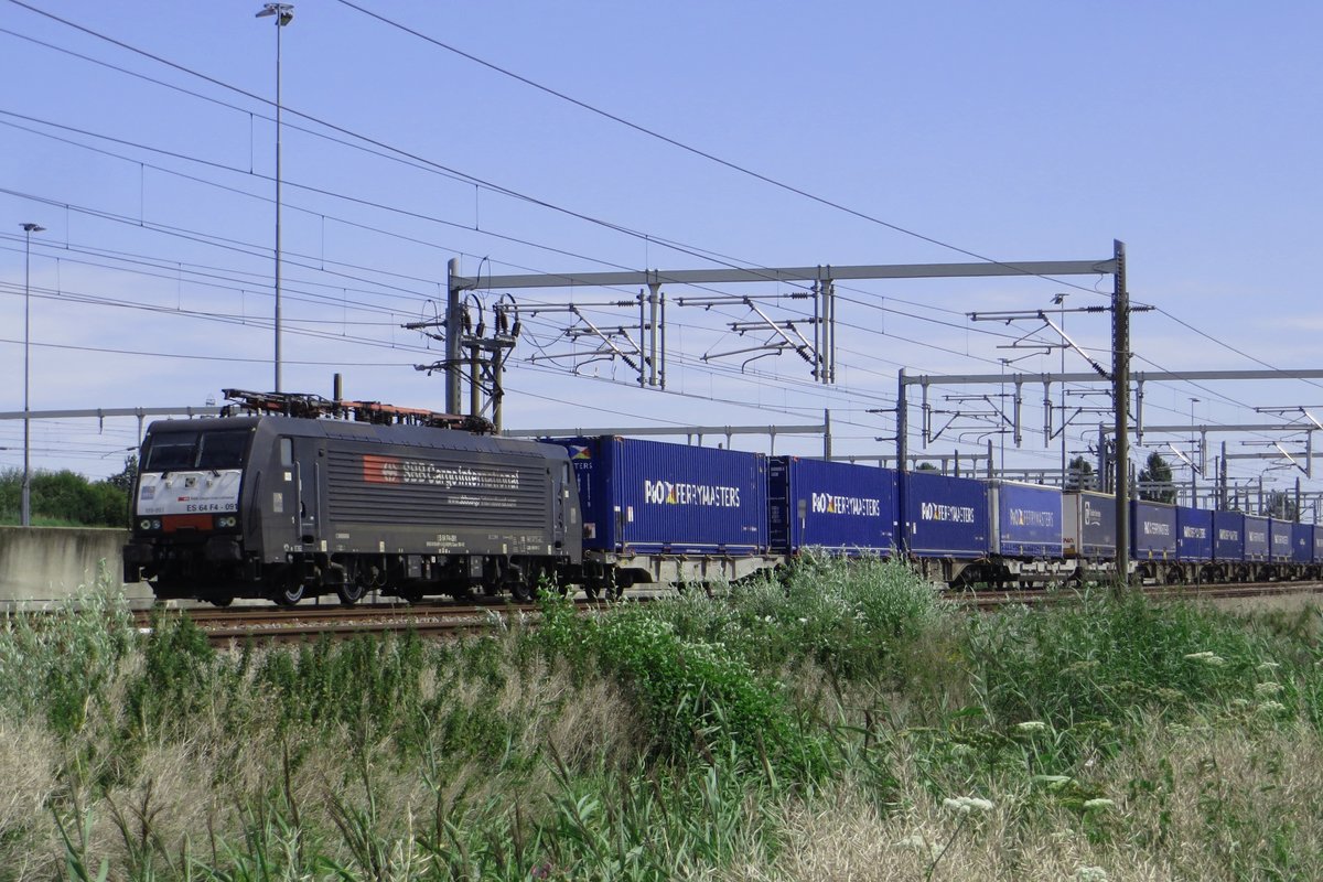 On 23 July 2019 SBBCI 189 991 hauls an intermodal train through Valburg.