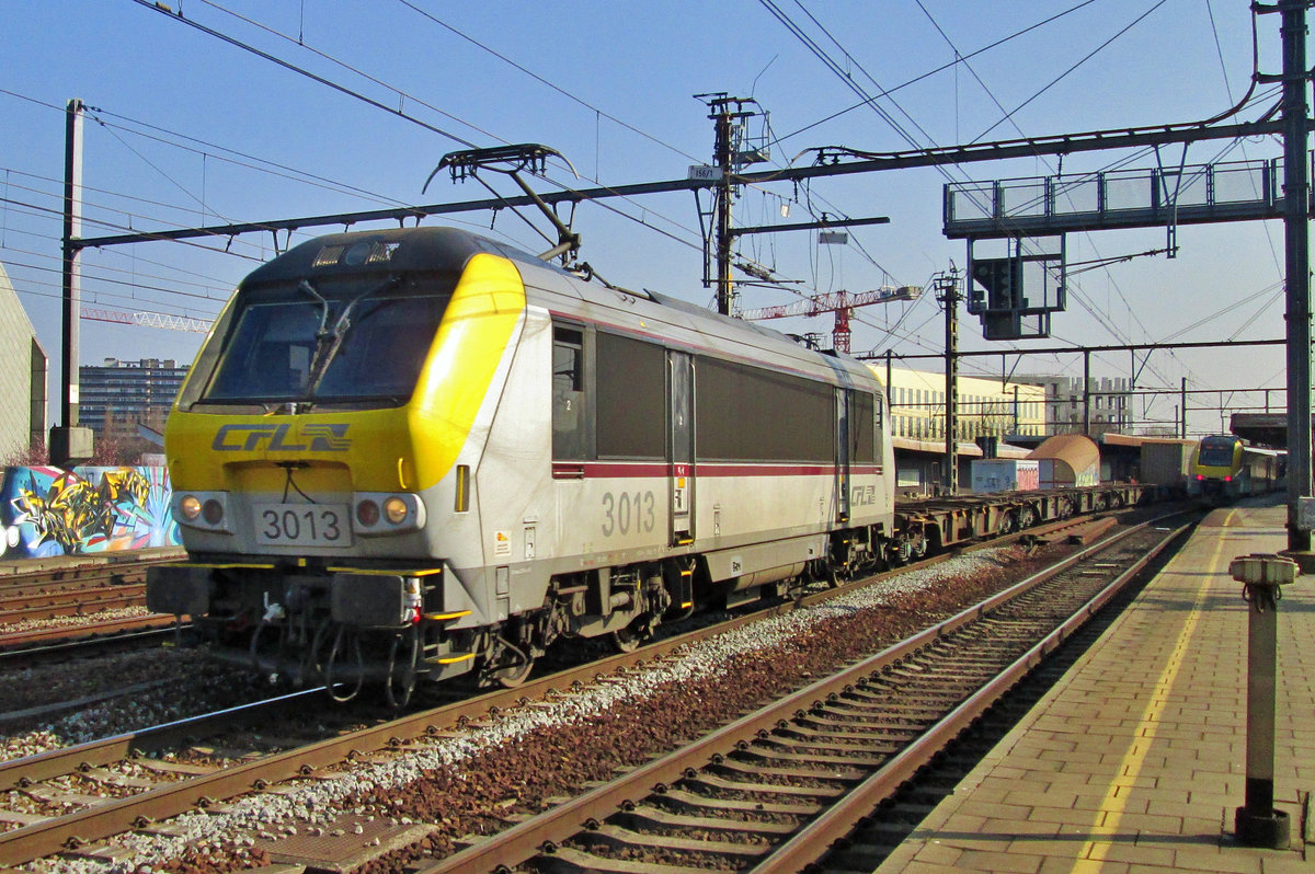 On 23 March 2011 CFL 3013 hauled a freight through Antwerpen-Berchem.