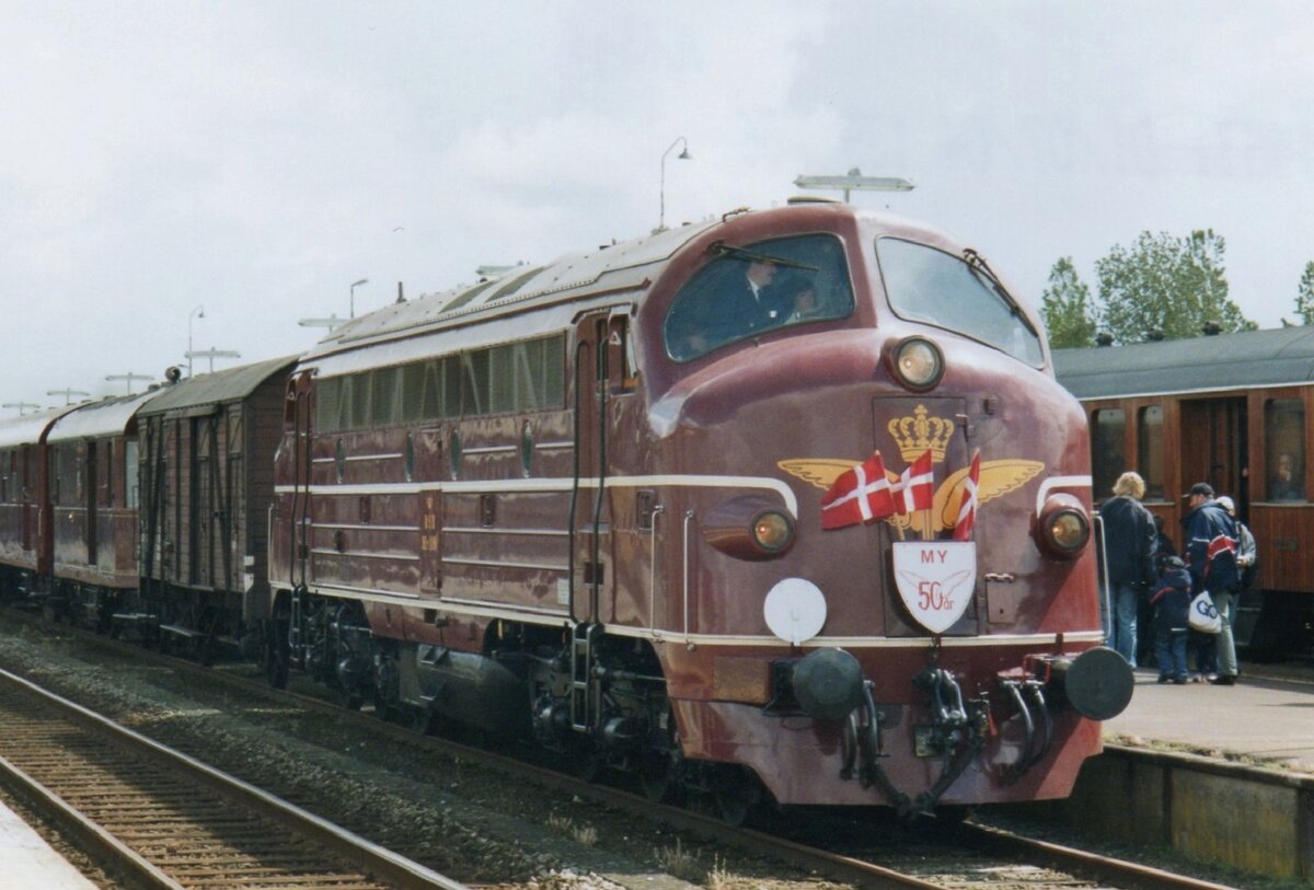 On 23 May 2004 MY 1101 stands at Randers with a special train to the DSB works.