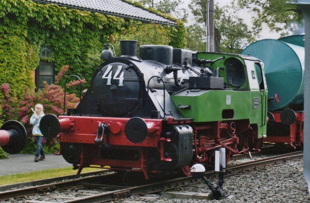 On 23 May 2010 Lok 4 stands silently at the DDM in Neuenmarkt-Wirsberg.