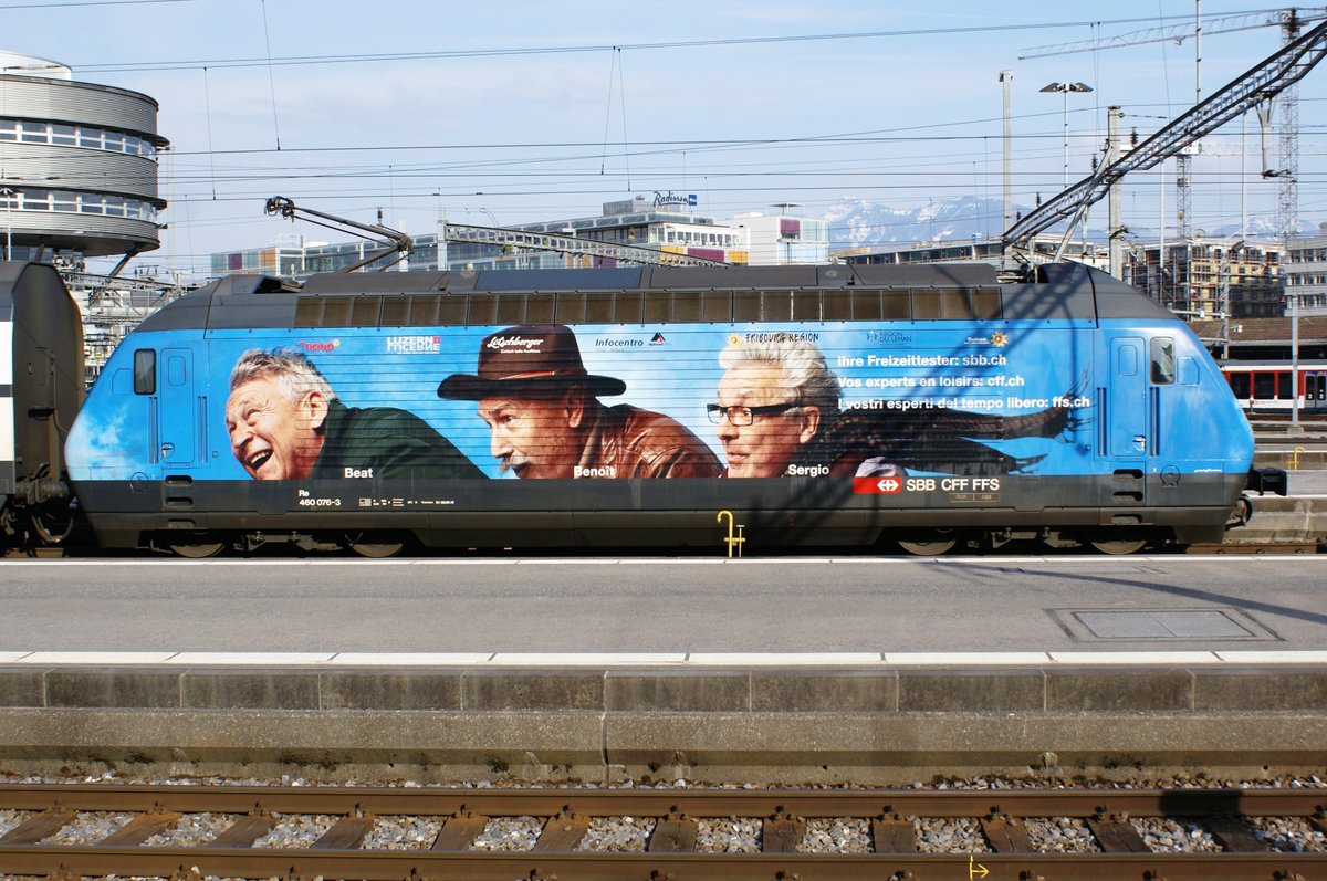 On 23 September 2011 SBB 460 076 stands in Luzern, encouraging to discover Switzerland by rail.