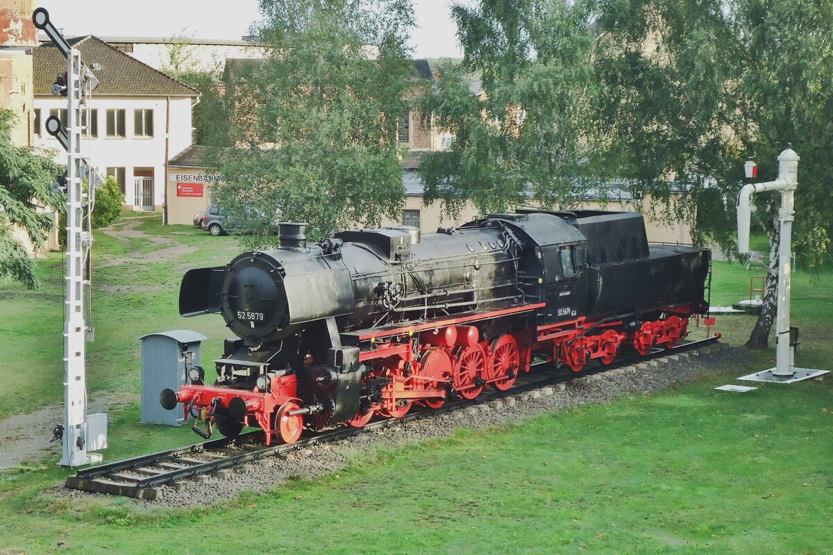 On 23 September 2014 52 5679 guards the entrance of the railway museum at Falkenberg (Elster).