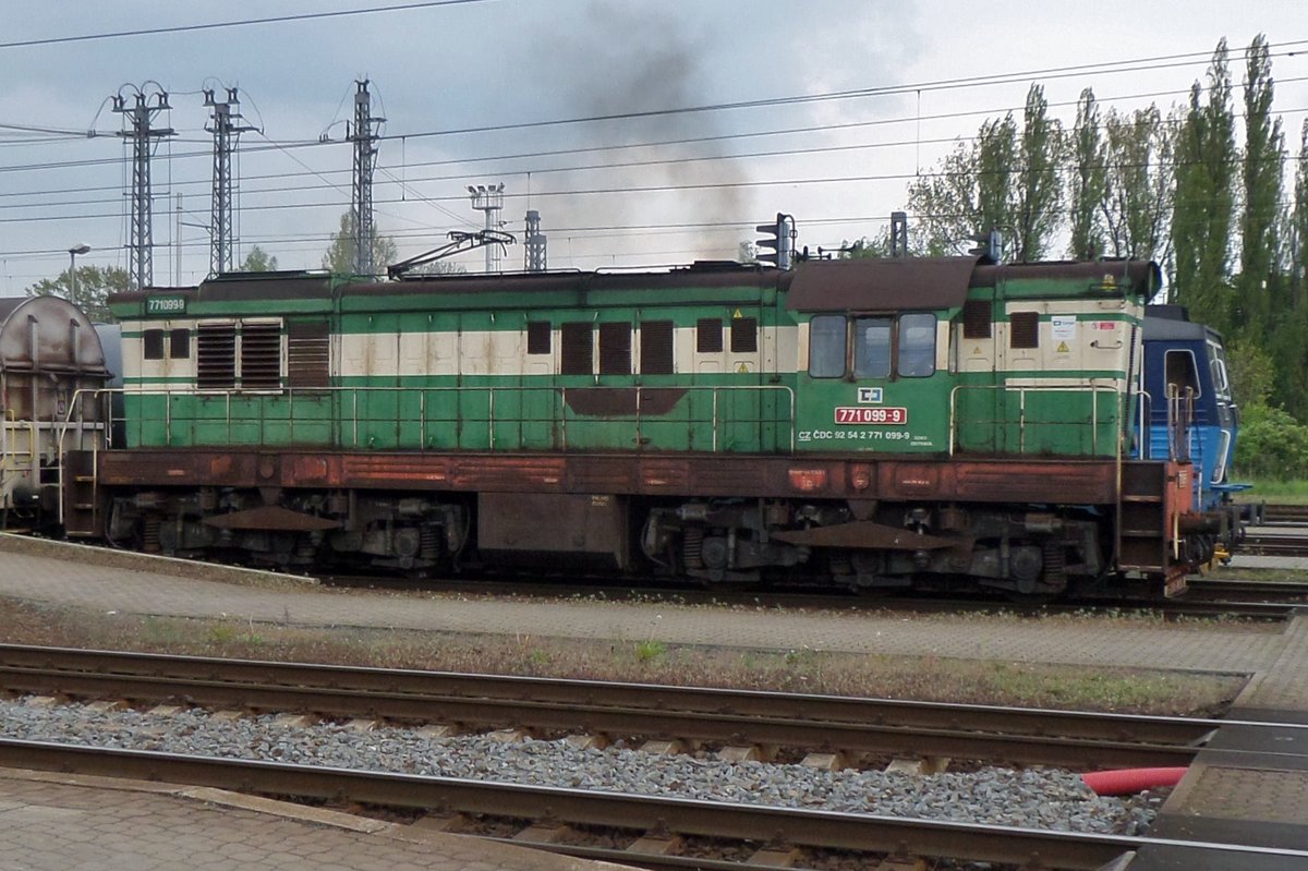 On 23 september 2017 Cmeliak 771 099 passes through Ostrava hl.n. 