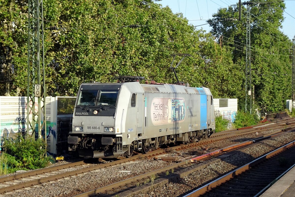 On 23 September 2021 RTB 185 680 rides solo through Köln Süd.